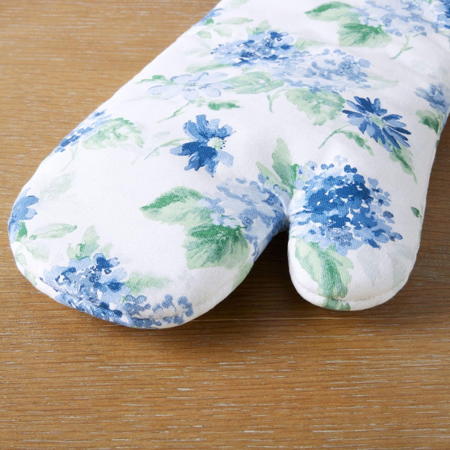 Floral Oven Mitt &amp; Pot Holder