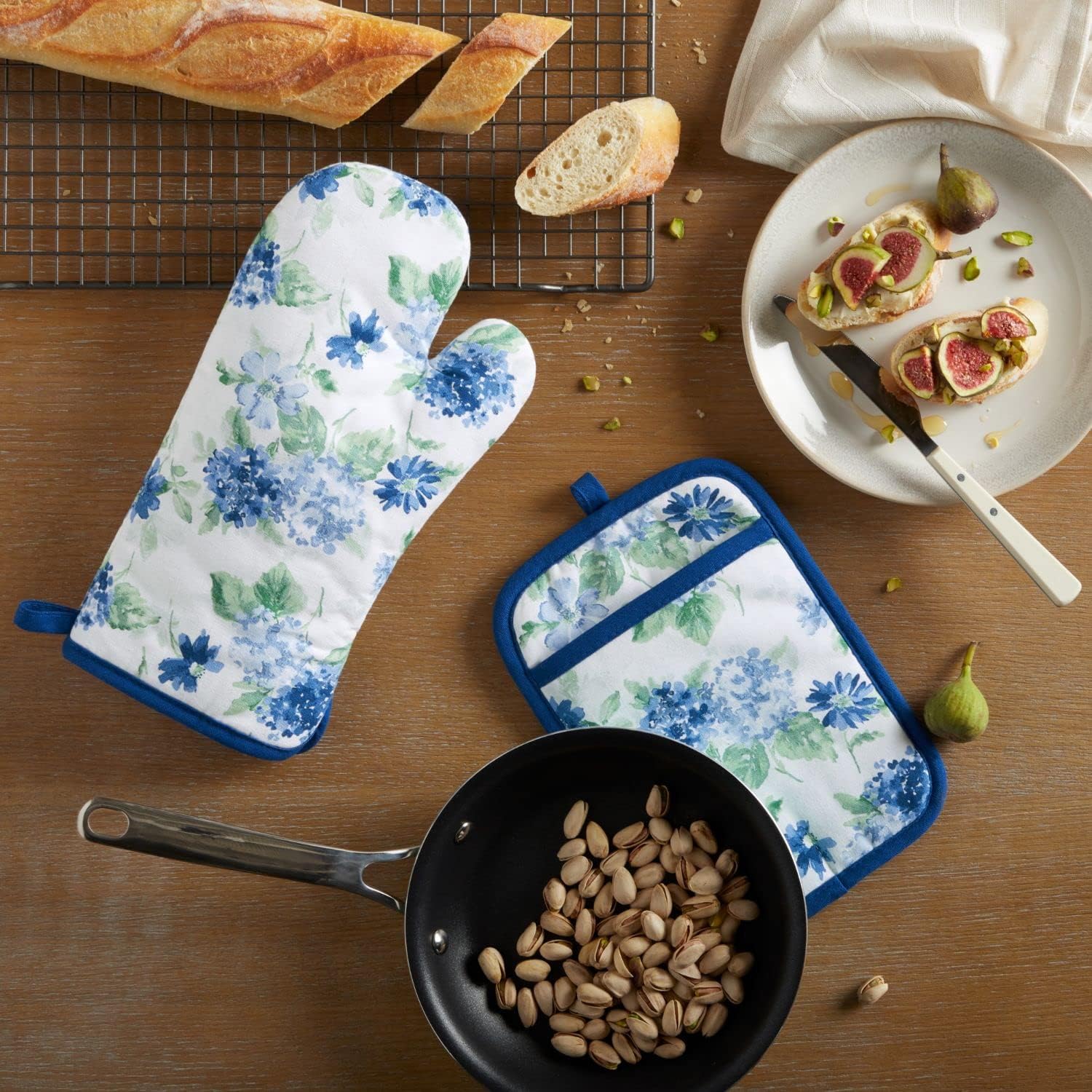 Floral Oven Mitt &amp; Pot Holder